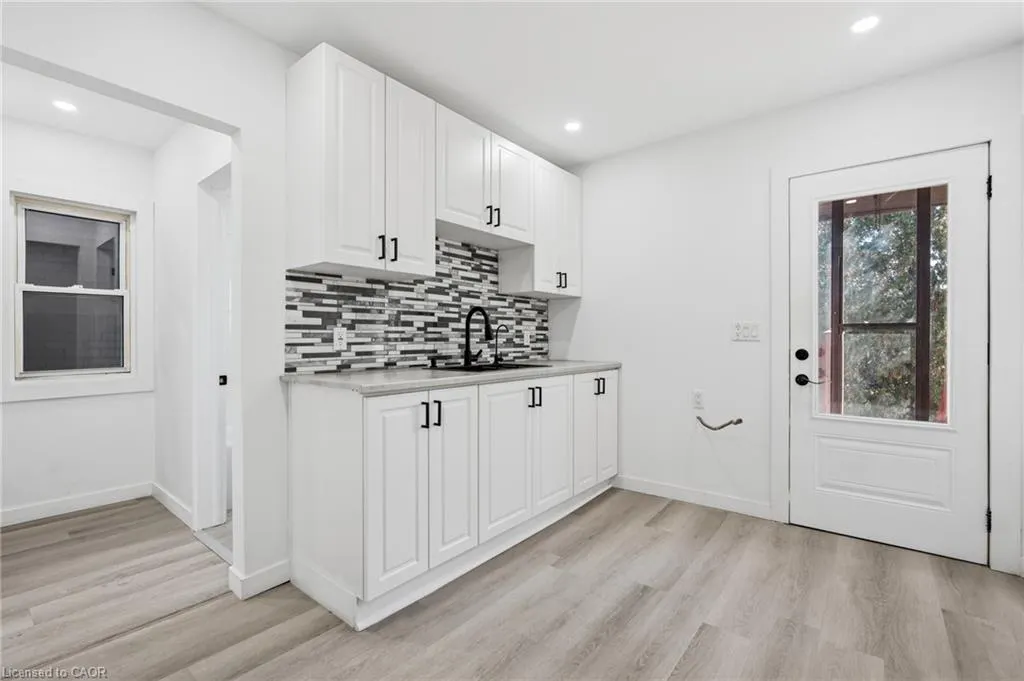 26 Sherman Avenue N