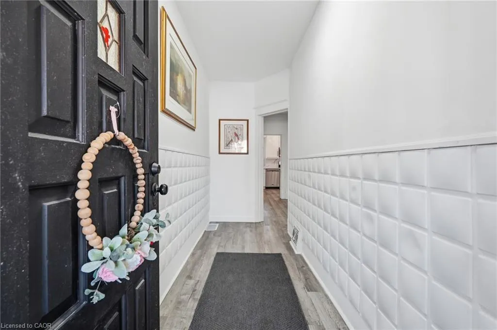 26 Sherman Avenue N