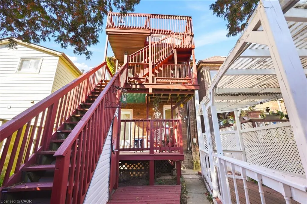 26 Sherman Avenue N