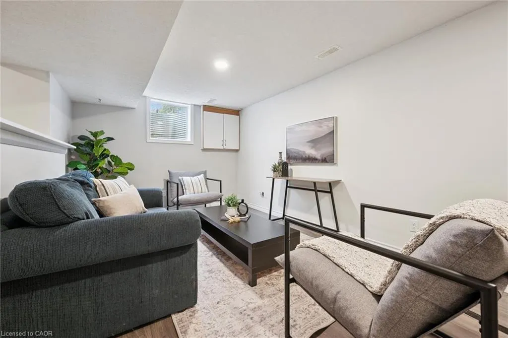 29 Mcilwraith Crescent