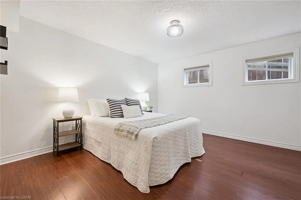 29 Mcilwraith Crescent