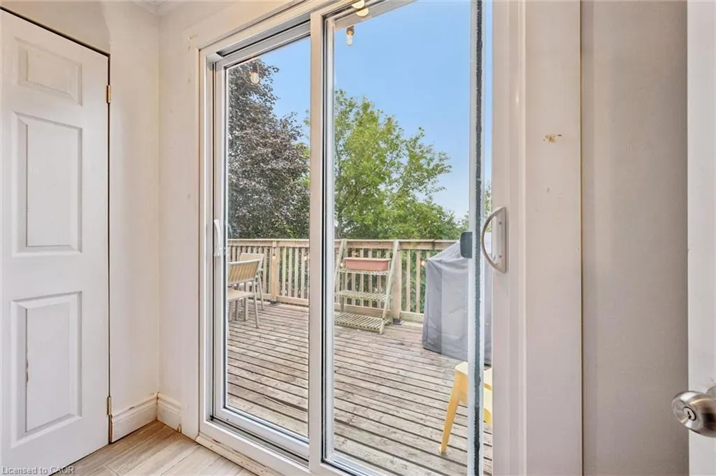 29 Mcilwraith Crescent