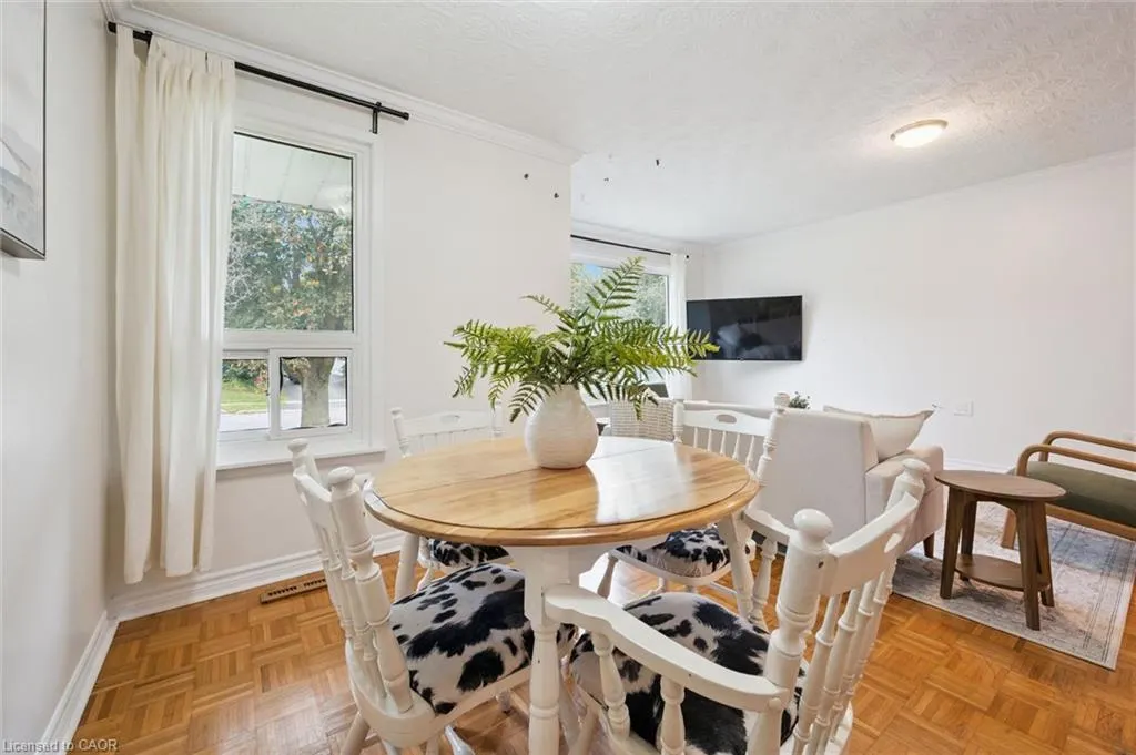 29 Mcilwraith Crescent