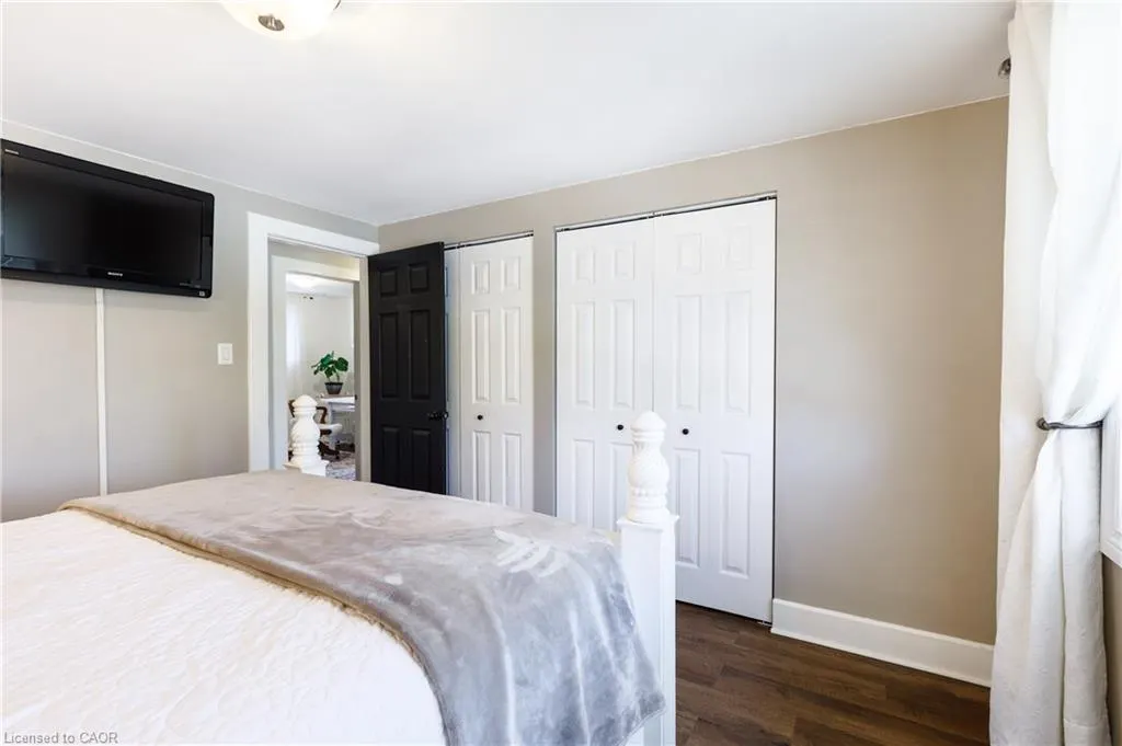 1323 Queen's Boulevard