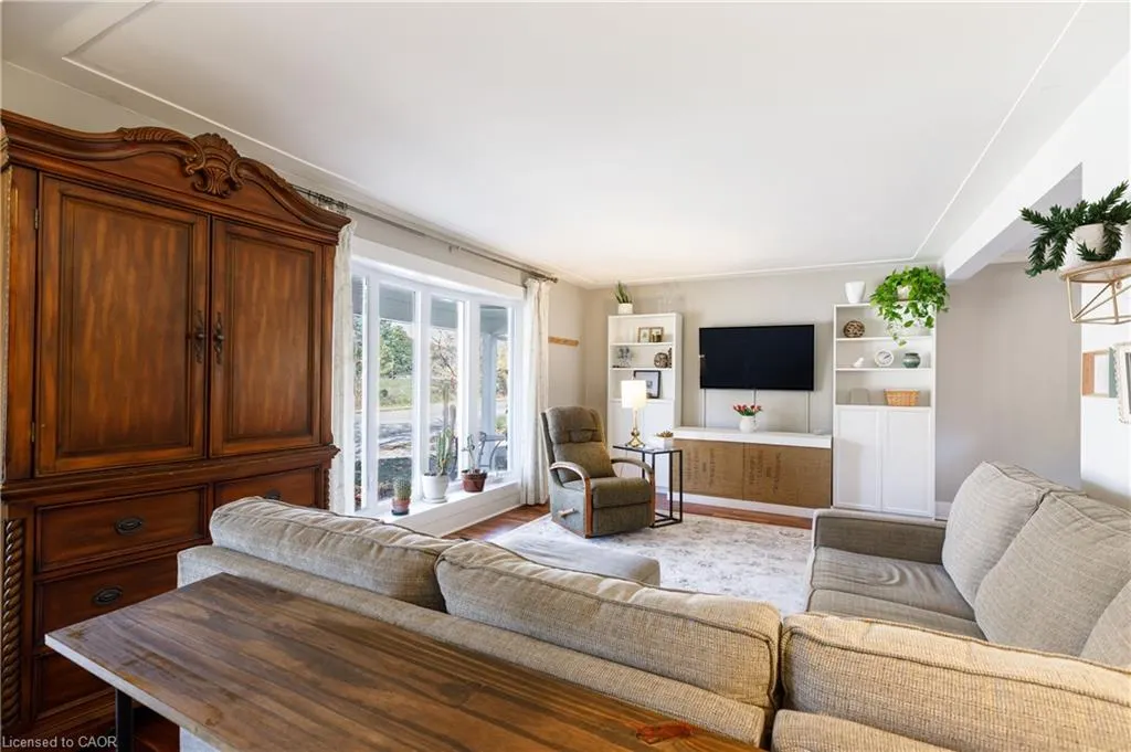 1323 Queen's Boulevard