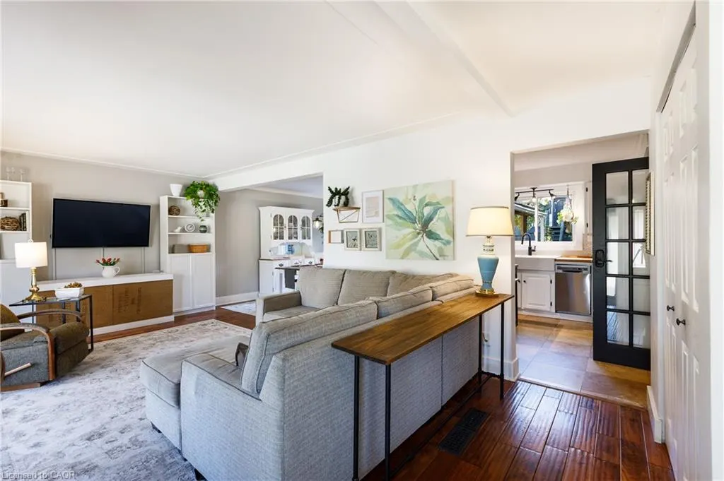 1323 Queen's Boulevard