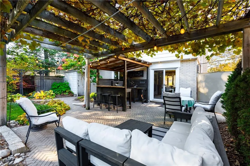 1323 Queen's Boulevard