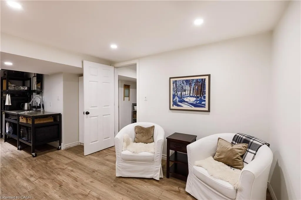 1323 Queen's Boulevard