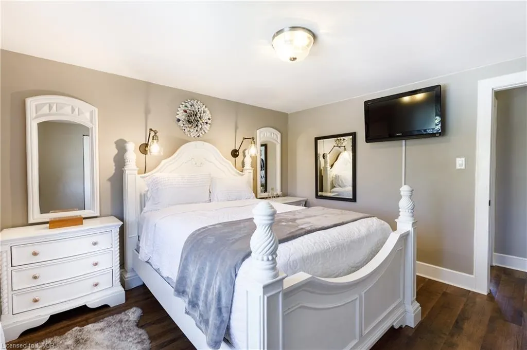 1323 Queen's Boulevard