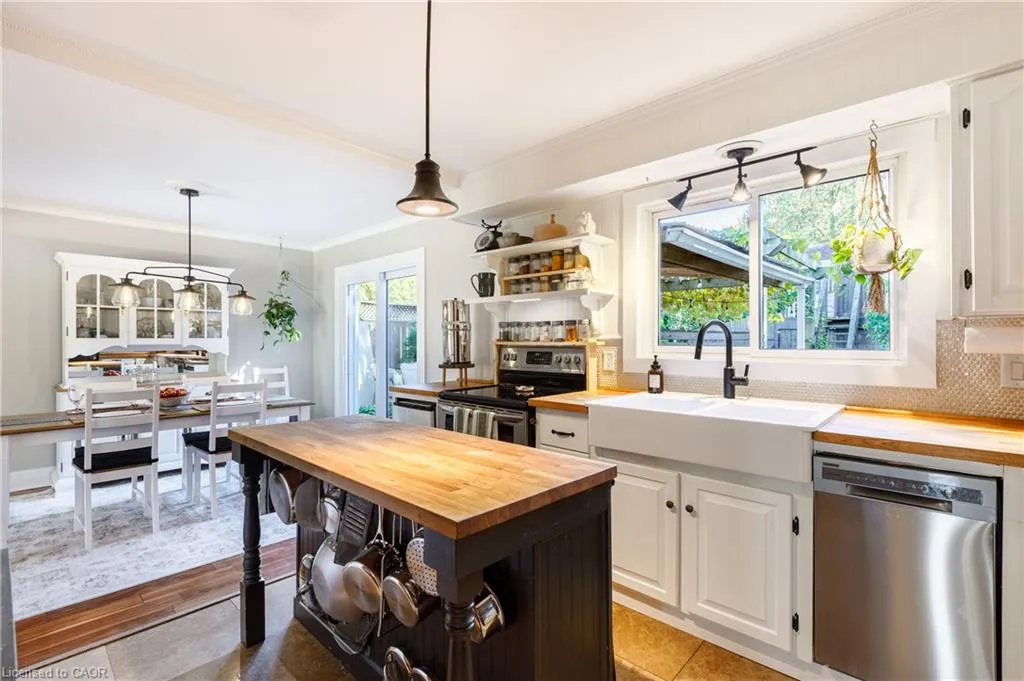 1323 Queen's Boulevard