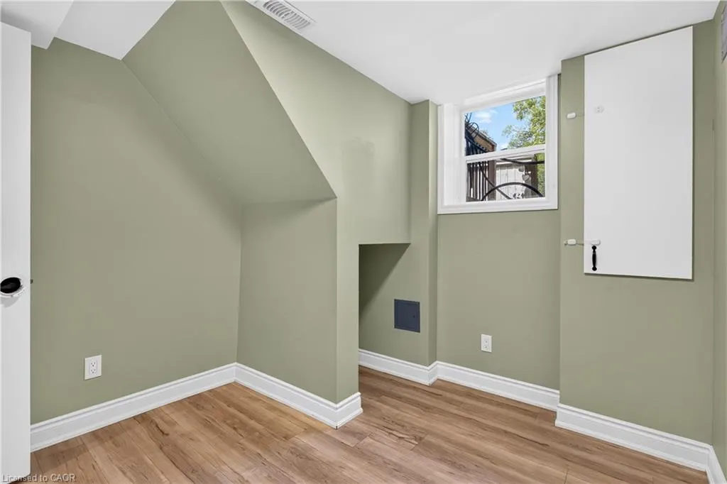 592 Aberdeen Avenue #1