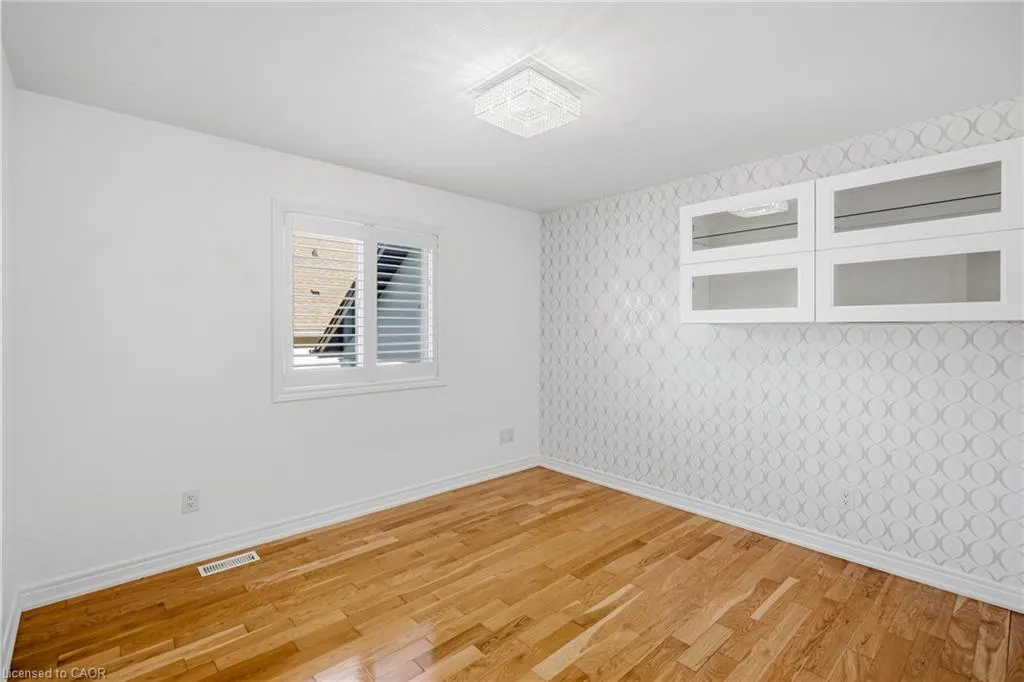 17 First St Louth