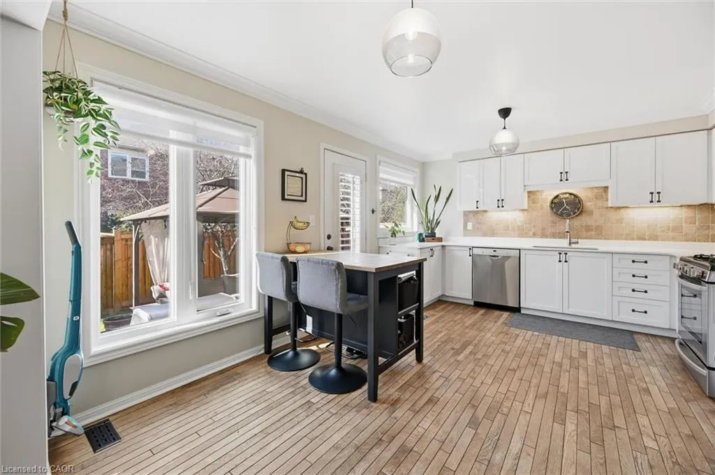 2206 Casselman Court