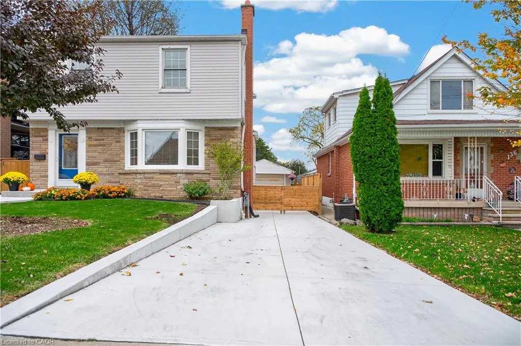 138 Cameron Avenue S