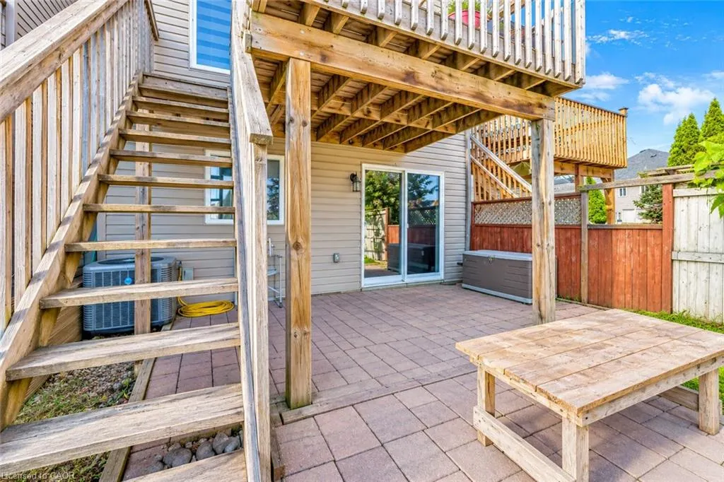 639 Crawford Crescent