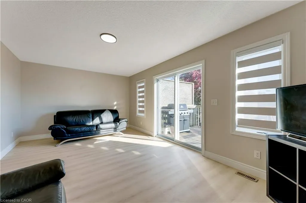 639 Crawford Crescent