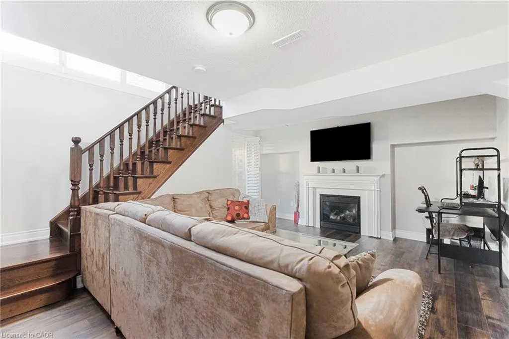 4142 Judson Common