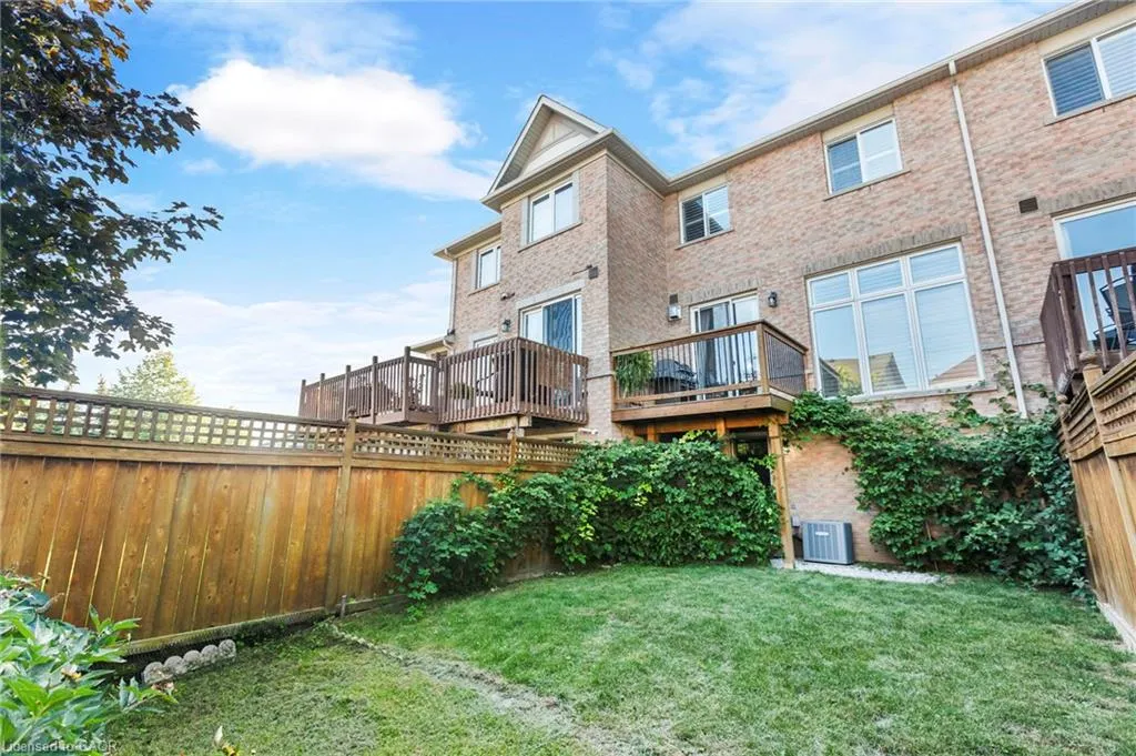4142 Judson Common