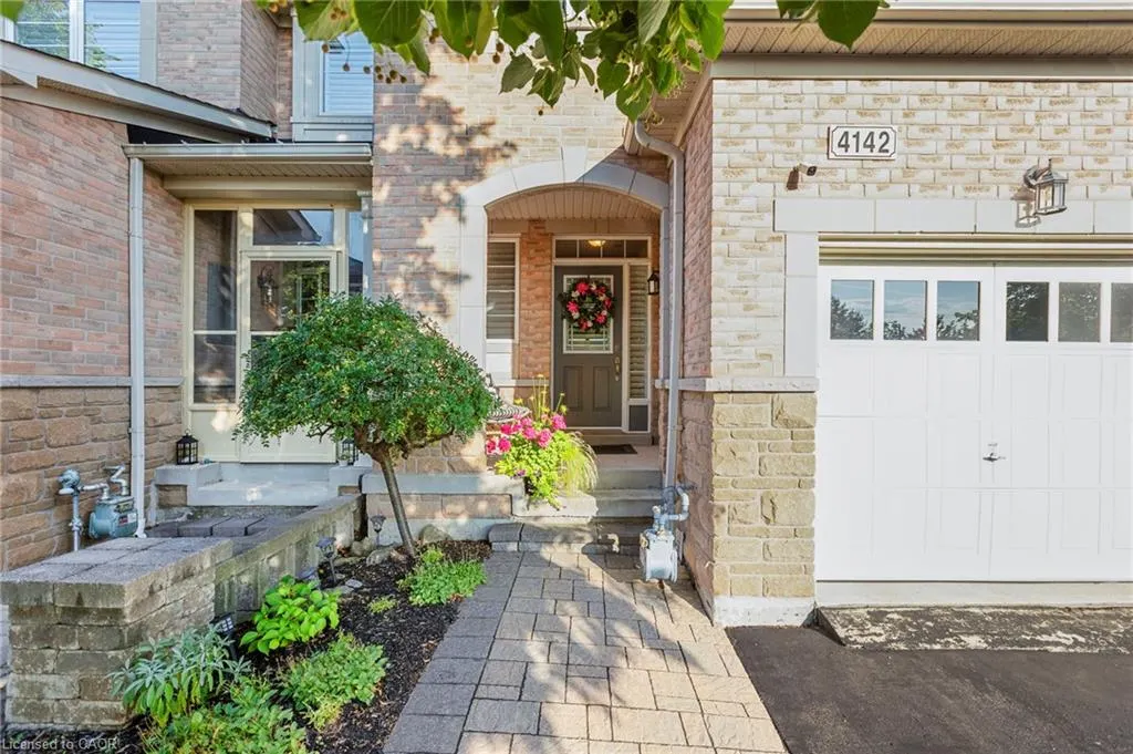 4142 Judson Common