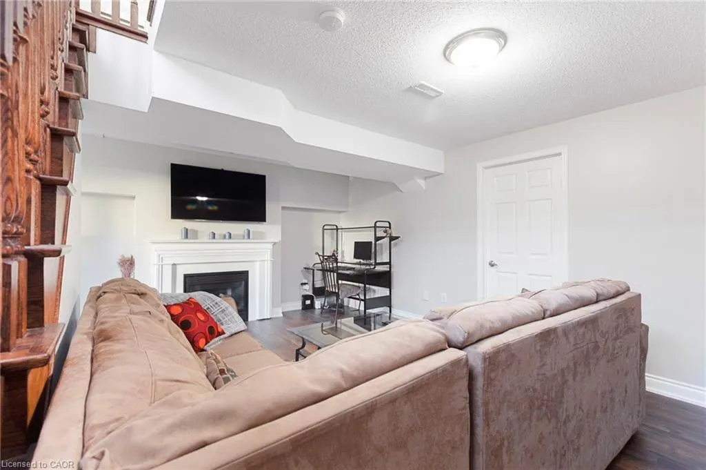 4142 Judson Common