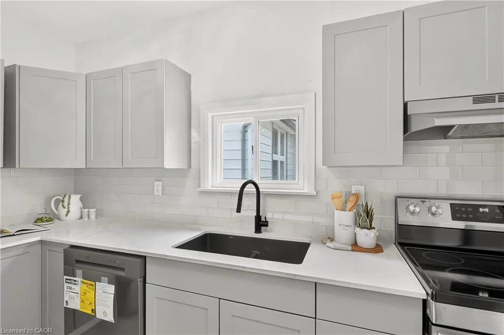 51 Queen Street S