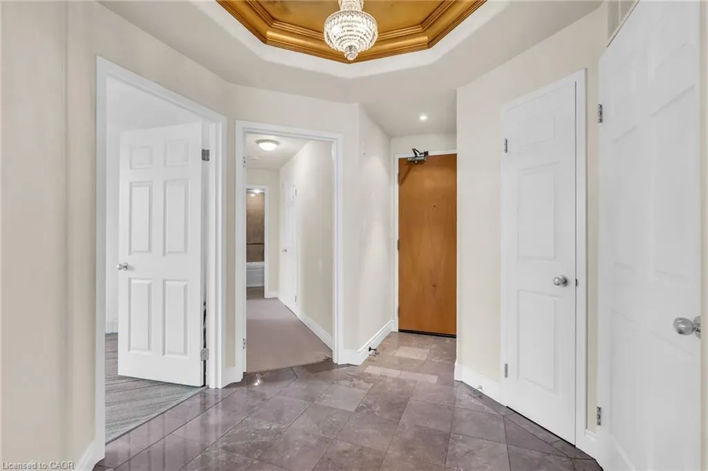 10 Bay Street E #307