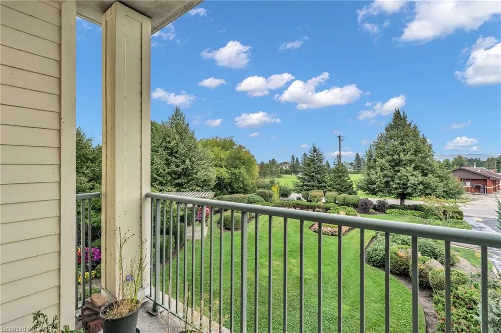 10 Bay Street E #307