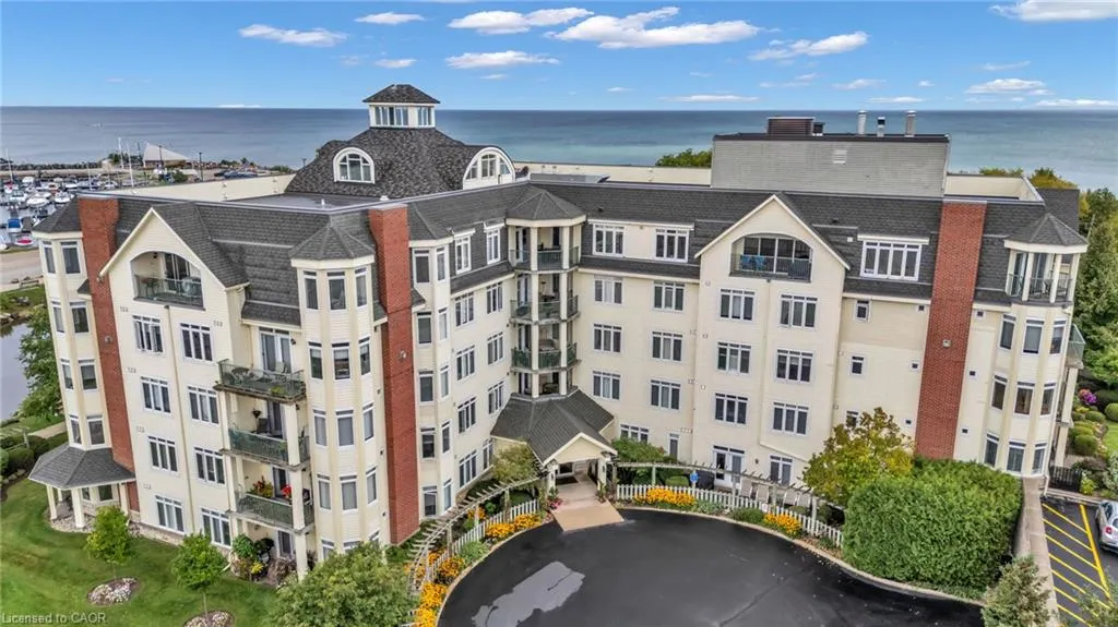 10 Bay Street E #307