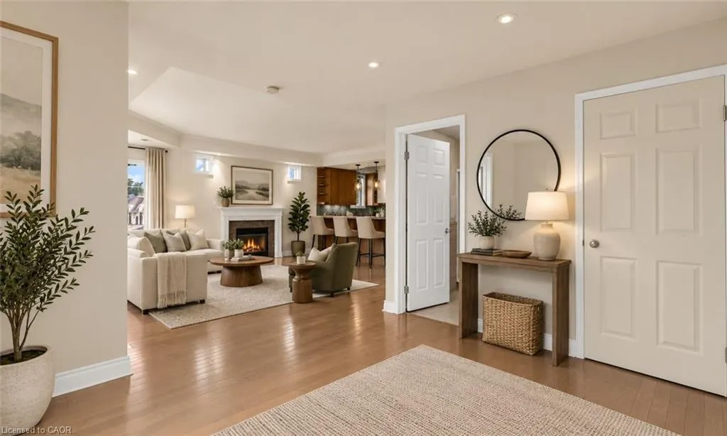10 Bay Street E #307