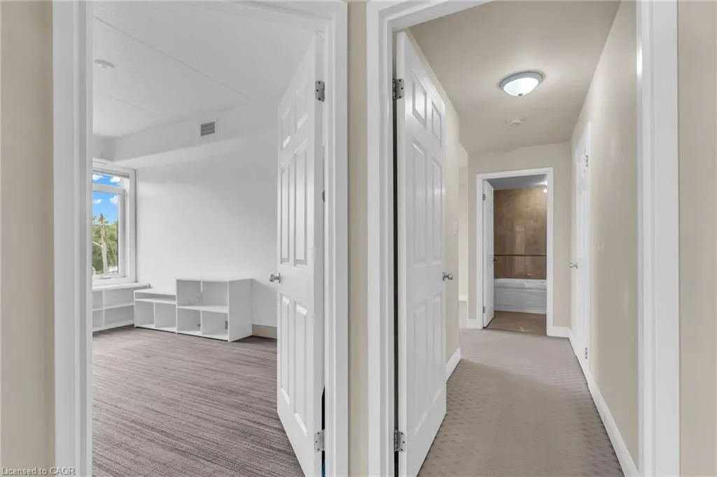 10 Bay Street E #307