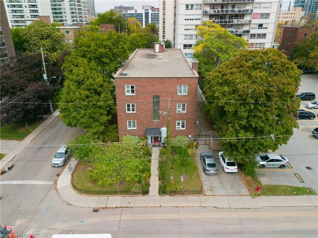60 Robinson Street #304