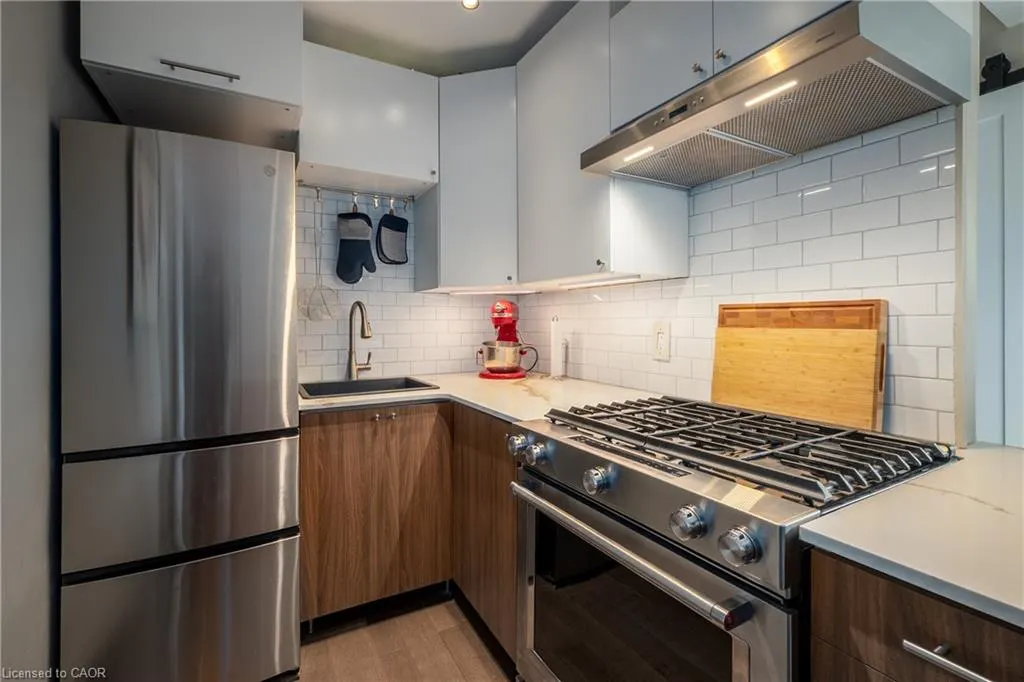 60 Robinson Street #304