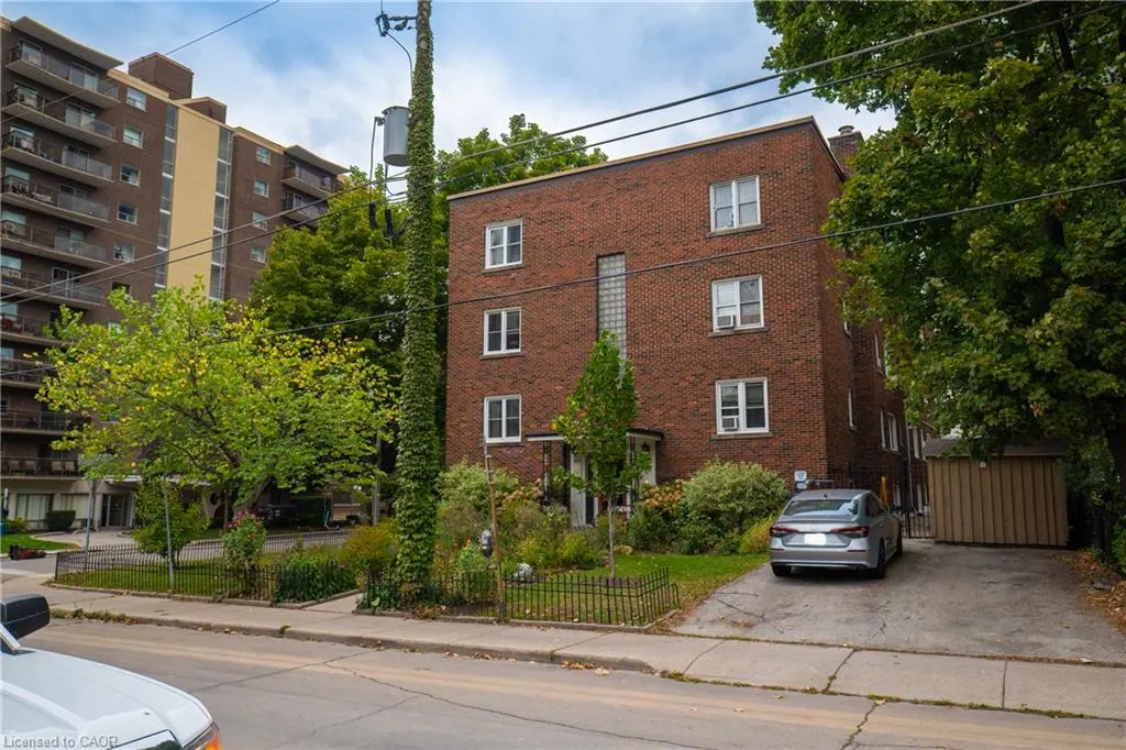 60 Robinson Street #304