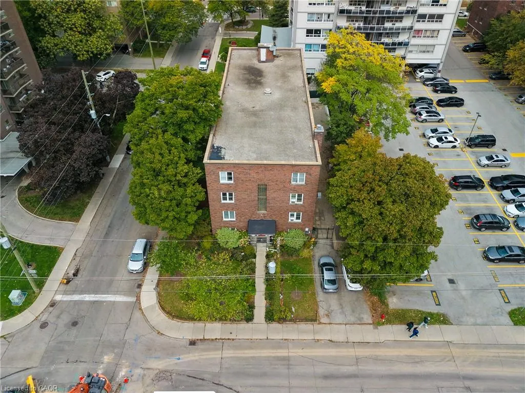 60 Robinson Street #304