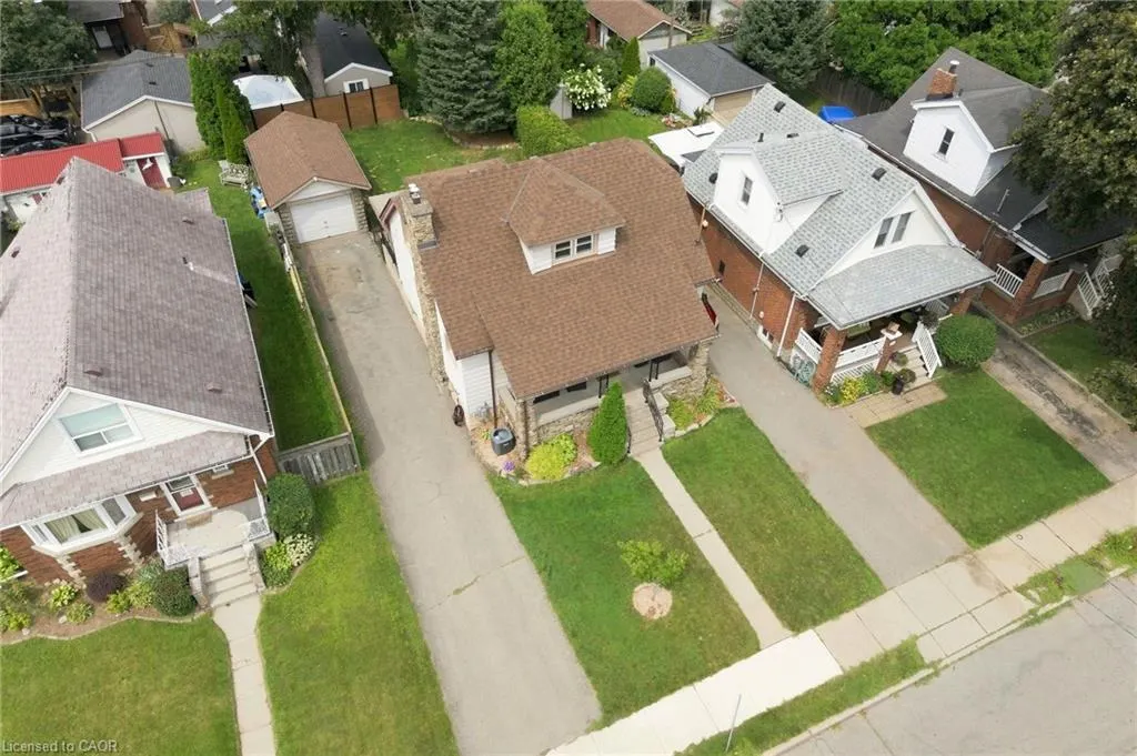 96 Huxley Avenue S