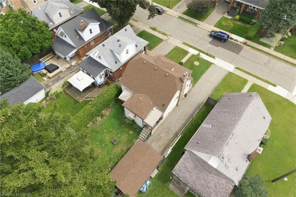 96 Huxley Avenue S