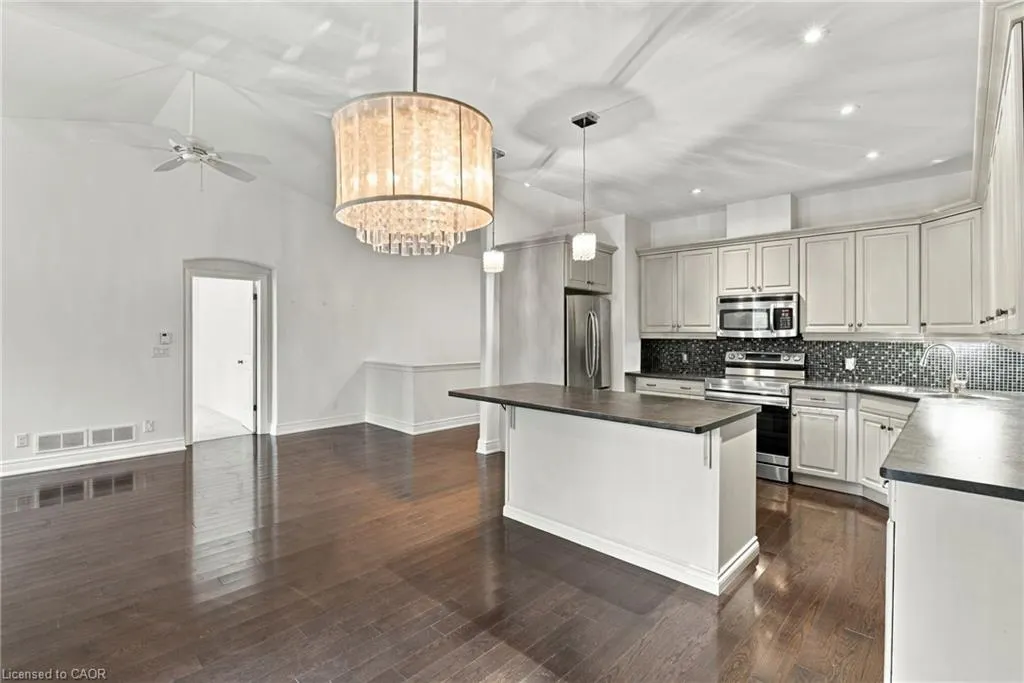 3 Hillside Drive