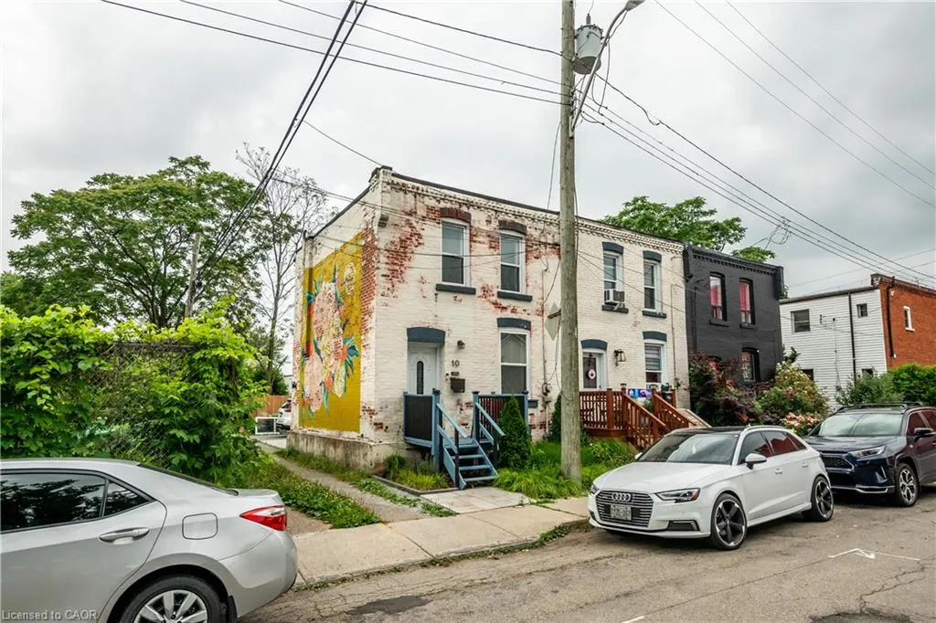 10 Douglas Avenue