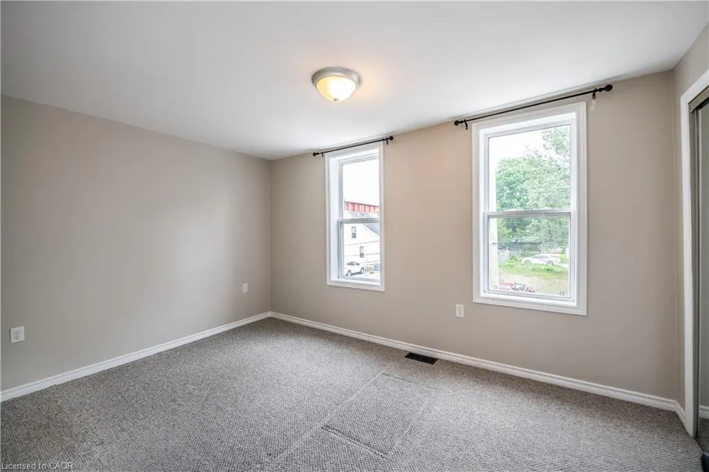 10 Douglas Avenue
