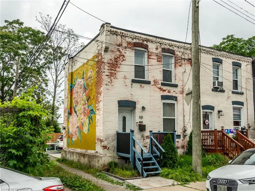 10 Douglas Avenue