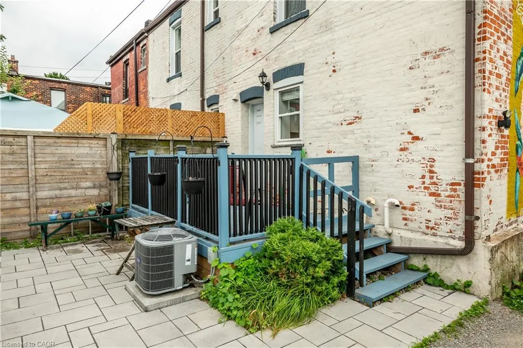10 Douglas Avenue