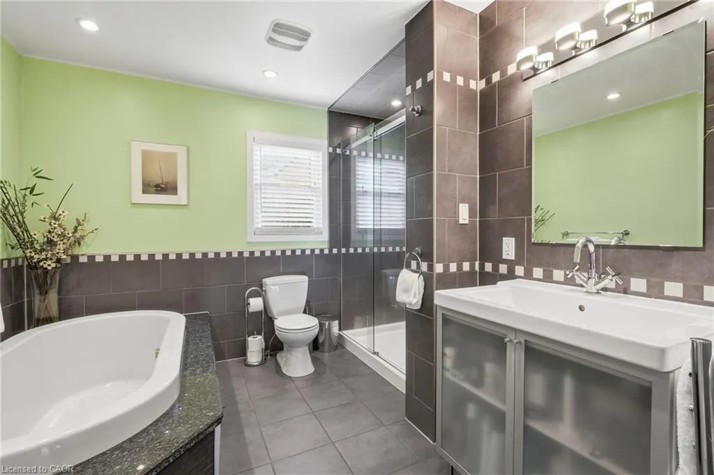 313 North Shore Boulevard W