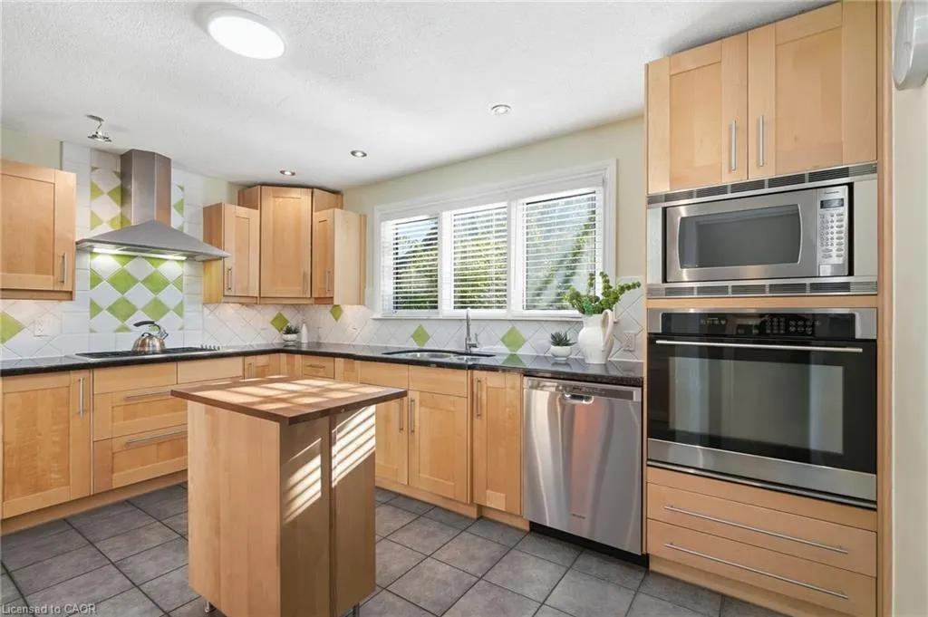 313 North Shore Boulevard W