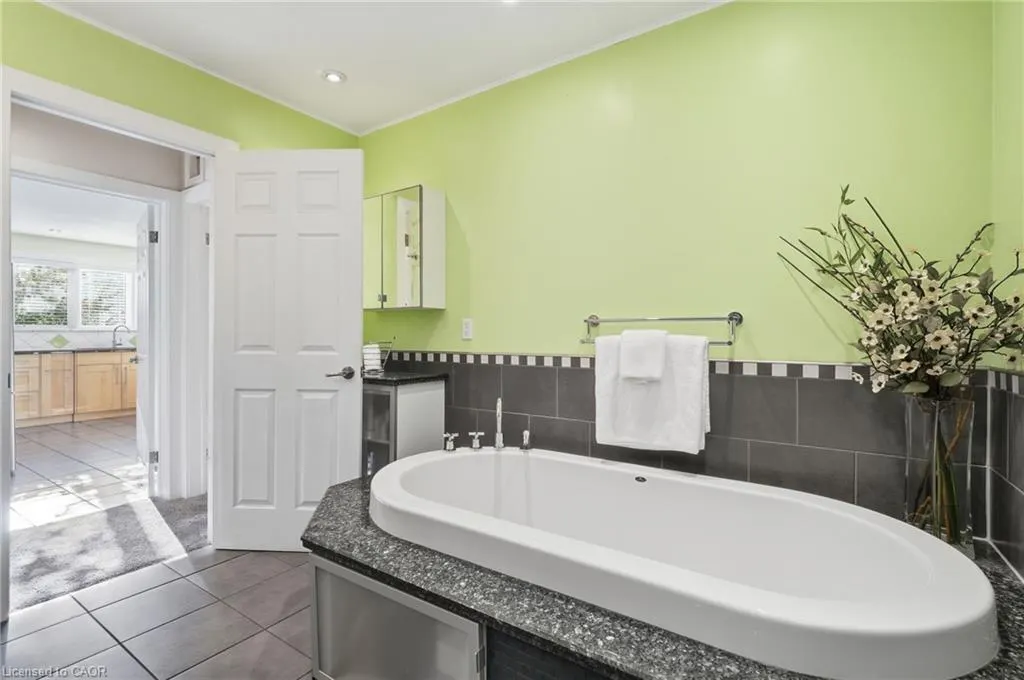 313 North Shore Boulevard W