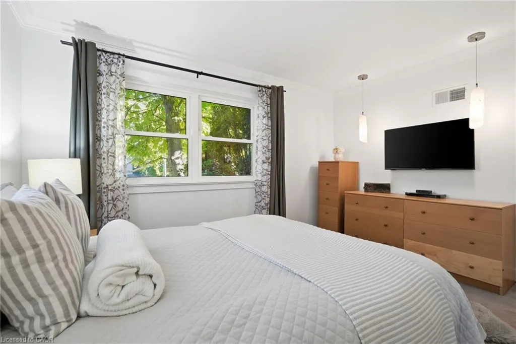313 North Shore Boulevard W