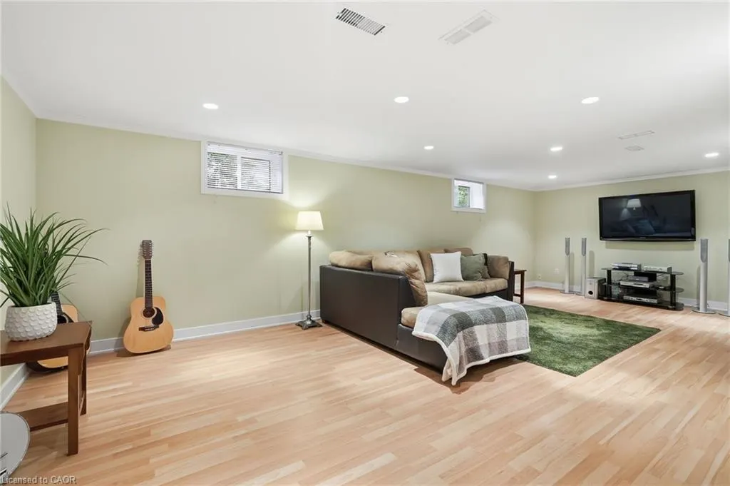 313 North Shore Boulevard W
