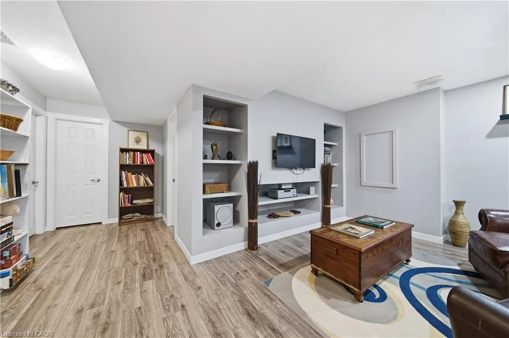 79 Beaverbrook Crescent