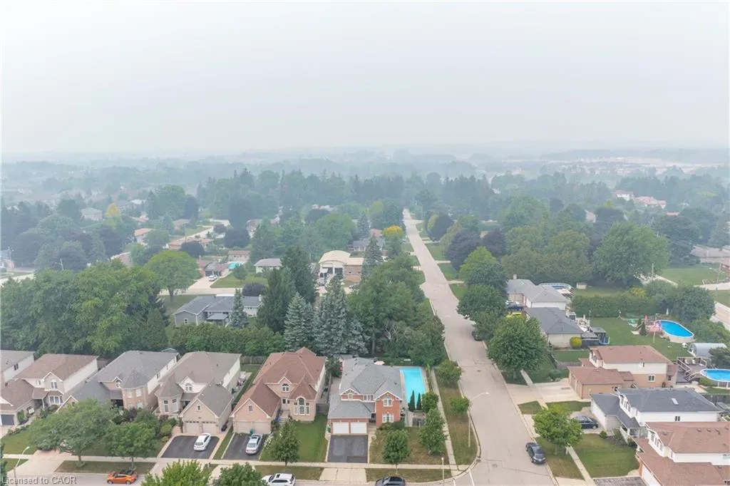 79 Beaverbrook Crescent