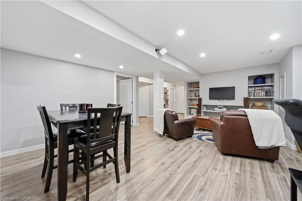 79 Beaverbrook Crescent