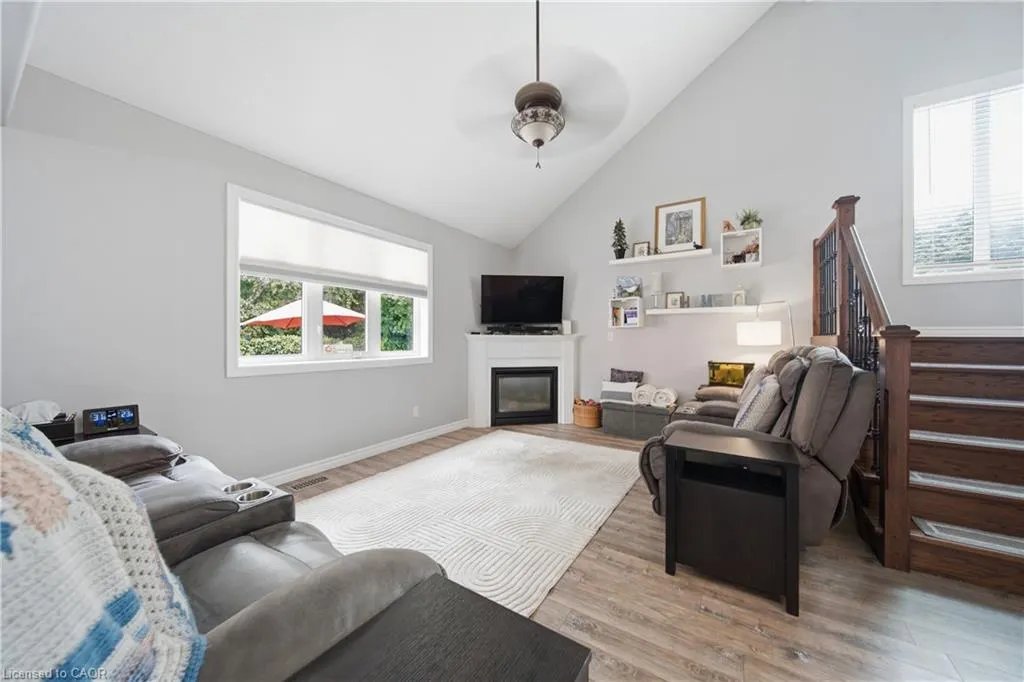 79 Beaverbrook Crescent